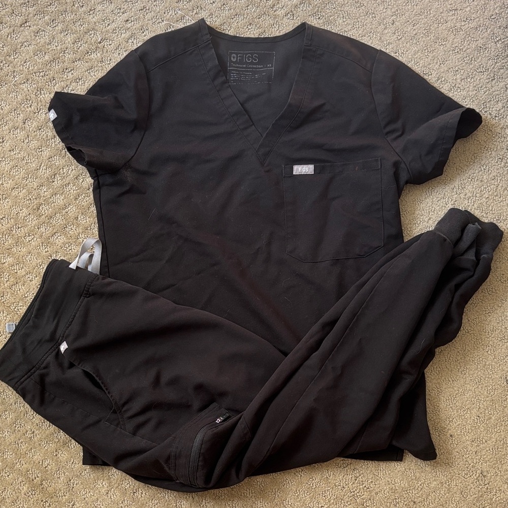 FIGS Classic Black Scrub Set
